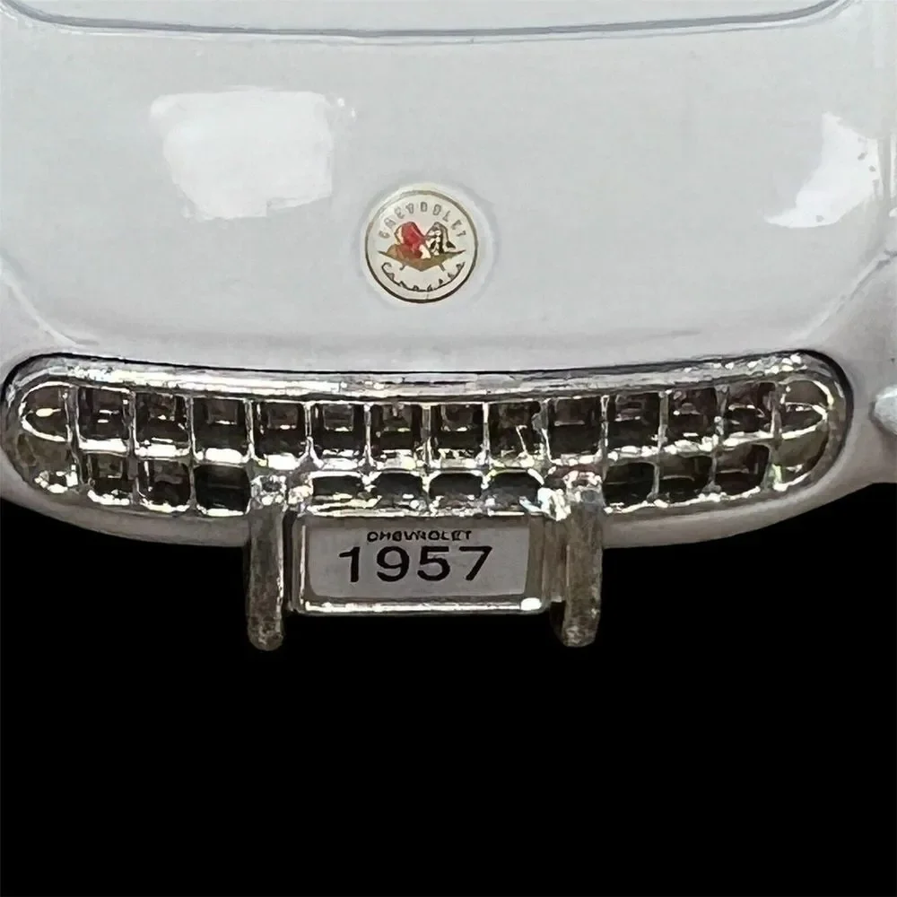 Kinsmart 1957 Chevrolet Corvette Chevy Diecast Car 1:34 White Pull‎ Back - 451